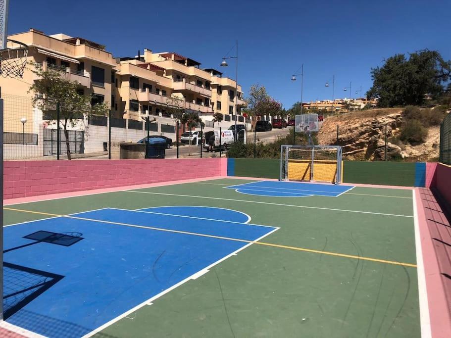 Bajo Con Jardin En Primera Linea De Playa Малага Екстериор снимка