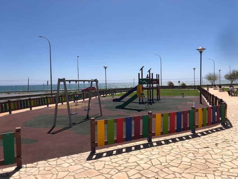 Bajo Con Jardin En Primera Linea De Playa Малага Екстериор снимка