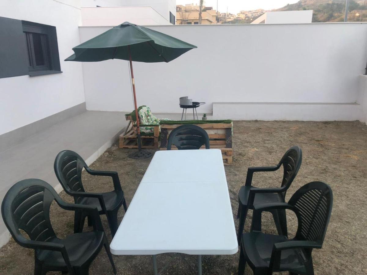Bajo Con Jardin En Primera Linea De Playa Малага Екстериор снимка