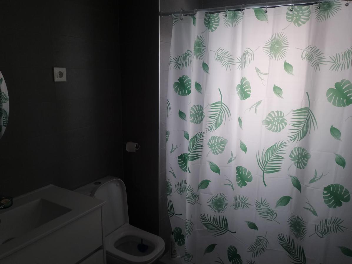 Bajo Con Jardin En Primera Linea De Playa Малага Екстериор снимка